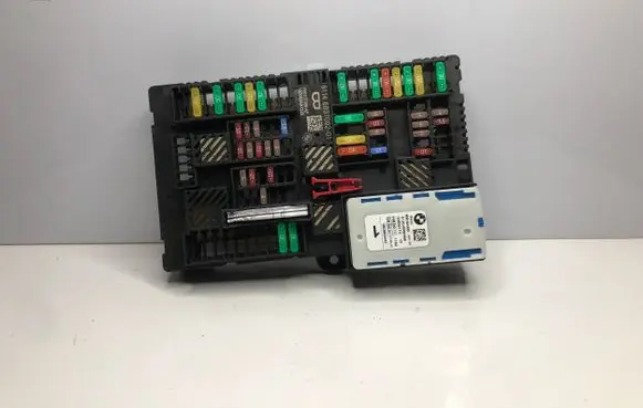 BMW 5 G30 G31 Fuse module 6837092