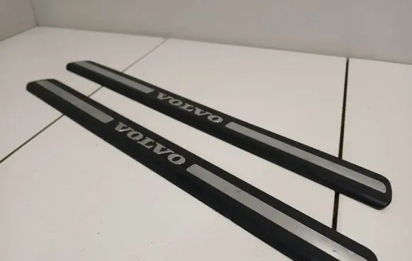 Volvo V70 Front sill trim cover 8659960