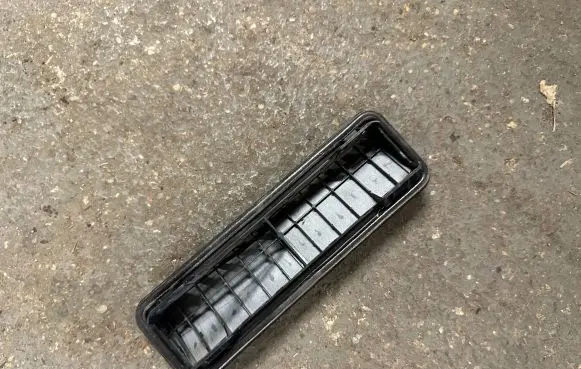 Volkswagen Polo VI Quarter panel pressure vent 8X0819465E
