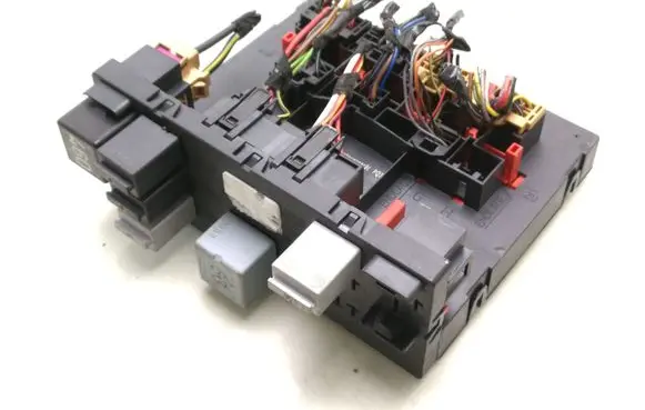 Volkswagen Touran I Fuse module 1K0937049S