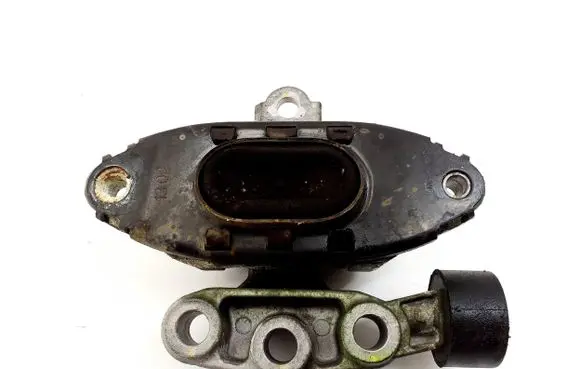 Opel Mokka Engine mount bracket 95135160