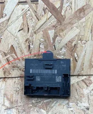 Volkswagen PASSAT B8 Door control unit/module 5Q0959593B