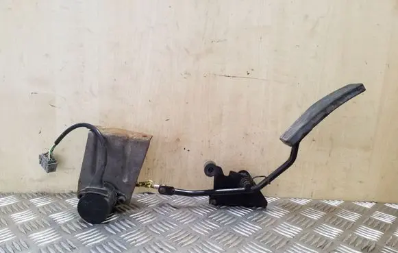 Opel Vectra B Accelerator throttle pedal 0205001042 864301361