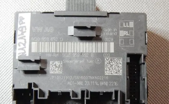 Volkswagen PASSAT B8 Door control unit/module 5Q0959392D