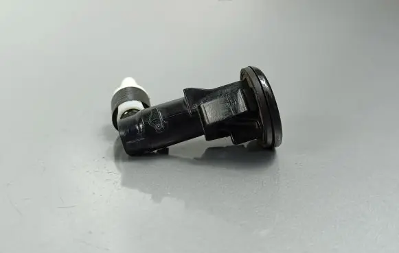 Windshield washer spray nozzle