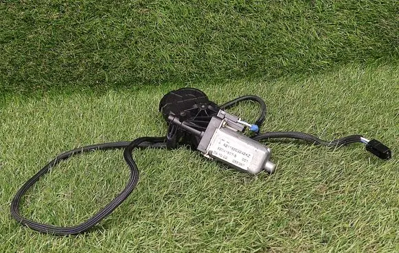 Mercedes-Benz S W220 Seat adjustment motor A2118203242 0390201940