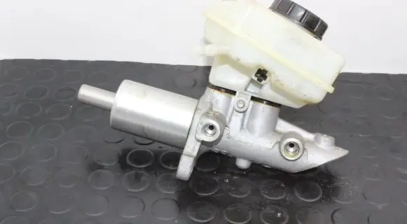 Mercedes-Benz CLS C219 Master brake cylinder