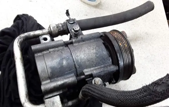 Ford Mondeo Mk III Air conditioning (A/C) compressor (pump) 10481034
