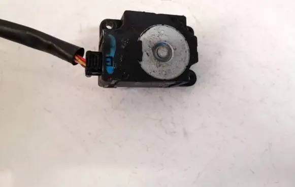 Renault Koleos I Air flap motor/actuator 5037521160A