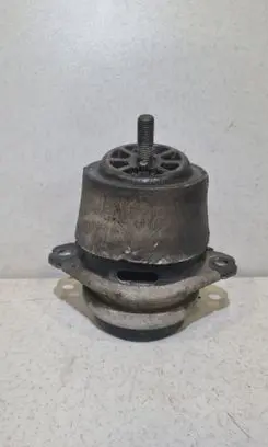 Audi Q7 4L Engine mount bracket 7L8199131A