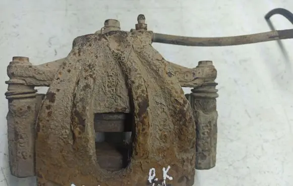 Toyota Corolla Verso AR10 Front brake caliper