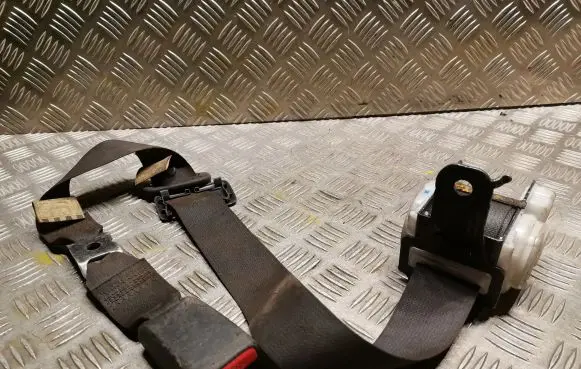 Lexus IS 220D-250-350 Middle seatbelt (rear) TKAF0EF702