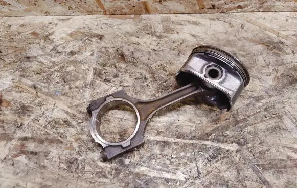 Cadillac SRX Piston with connecting rod