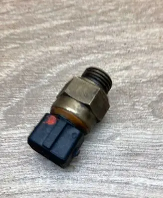 BMW 3 E36 Coolant temperature sensor 2243815