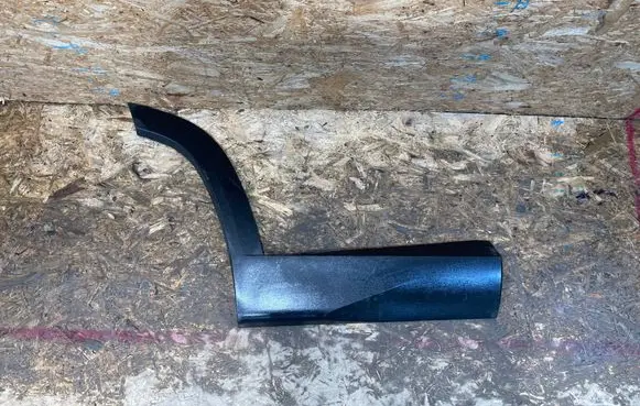 Rear door trim (molding)