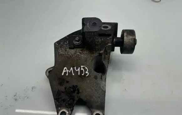 BMW 5 G30 G31 Engine mounting bracket 6864593