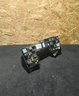Jaguar XF X250 Fuse module AX2314290AFB