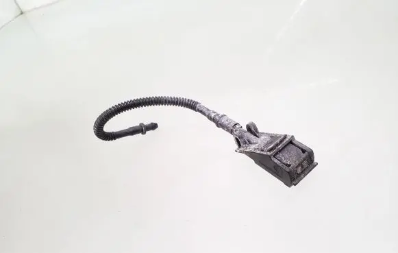 Volkswagen Golf IV Windshield washer spray nozzle 8E0955985