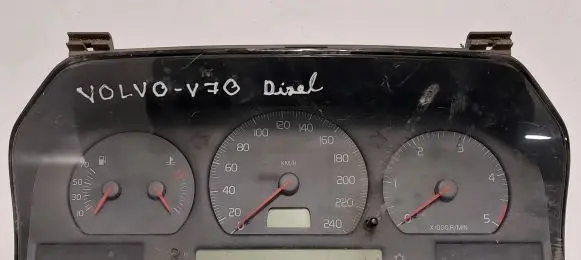 Volvo V70 Speedometer (instrument cluster) 9168144