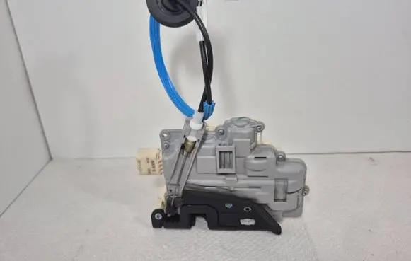 Audi A4 S4 B8 8K Front door lock 8J1837016A