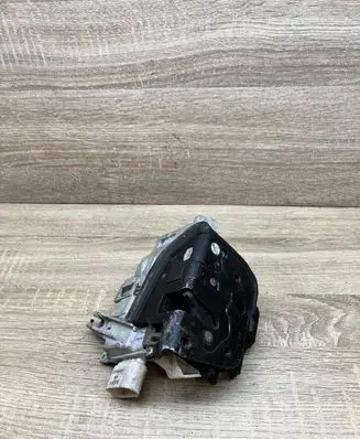 Audi A6 S6 C6 4F Rear door lock 4F0839016A