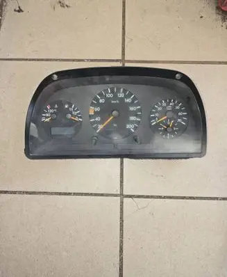 Speedometer (instrument cluster)