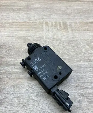 Opel Zafira A Fuel tank cap lock motor 90460062 1101215