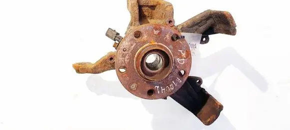 Volkswagen Golf V Front wheel hub