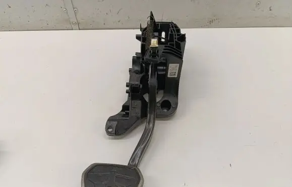 BMW 2 F44 Brake pedal 6888752 6880677