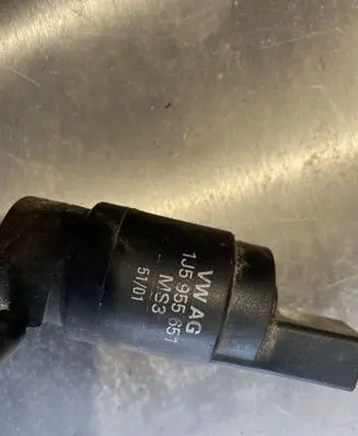 Audi A6 S6 C5 4B Windscreen/windshield washer pump 1J5955651