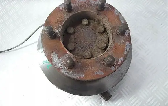 Iveco Daily 1st gen Front wheel hub spindle knuckle 