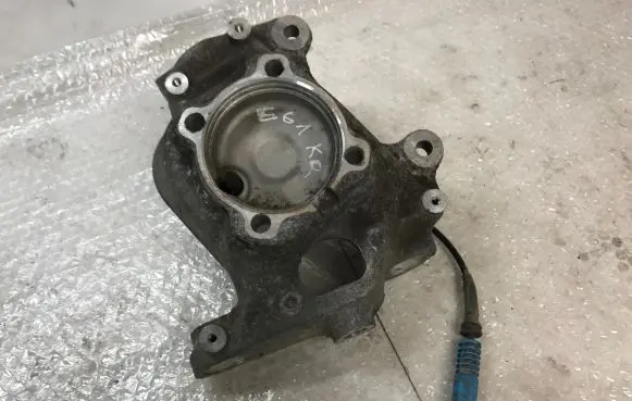 BMW 5 E60 E61 Front wheel hub spindle knuckle 6760953 31216760953