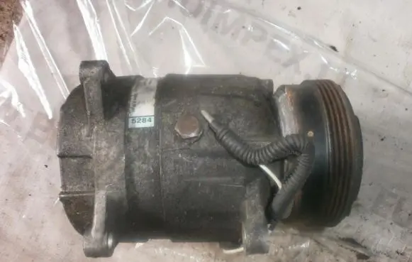 Renault Megane I Air conditioning (A/C) compressor (pump) 7700273320