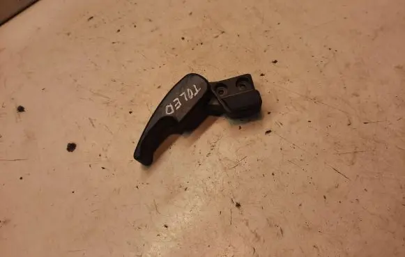 Seat Toledo II (1M) Engine bonnet (hood) release handle 1H1823533