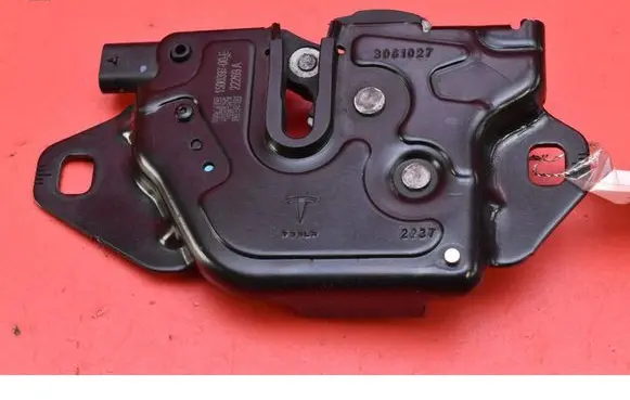 Tesla Model Y Engine bonnet/hood lock/catch 150039700E