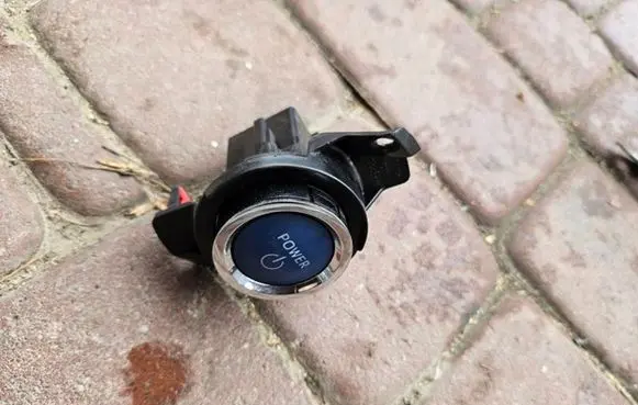 Toyota C-HR I Tailgate/trunk/boot open switch 91TYS