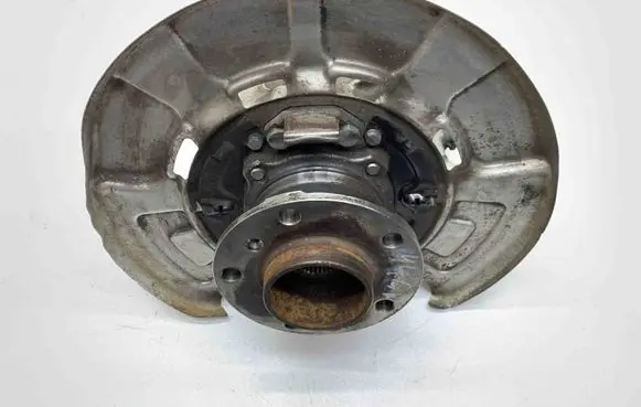 BMW X5 F15 Rear wheel hub 6770983 6857981