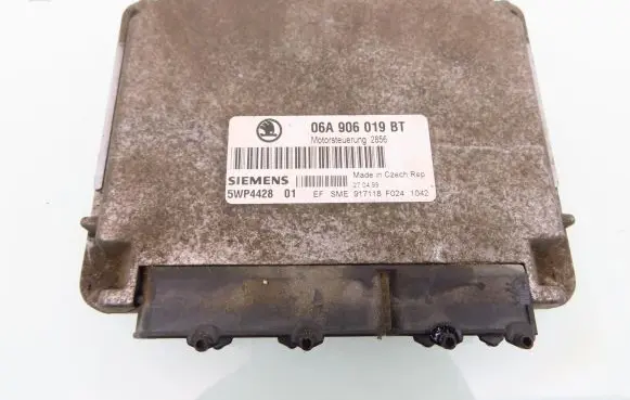 Skoda Octavia Mk1 (1U) Engine control unit/module 5WP442801 06A906019BT