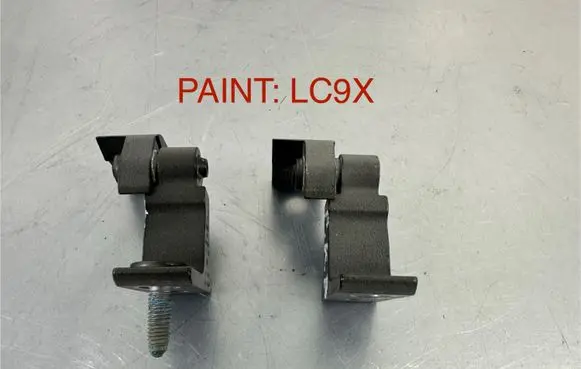 Volkswagen Touareg III Front door upper hinge A048574