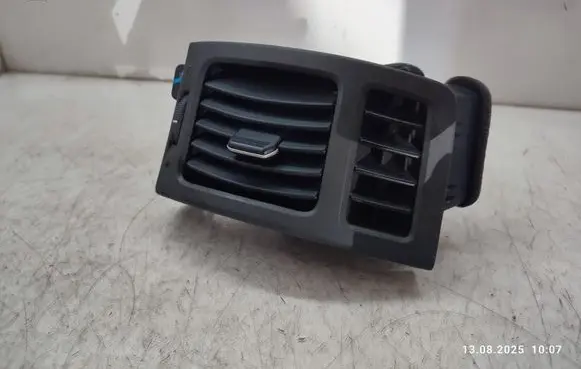 Hyundai ix 55 Dash center air vent grill