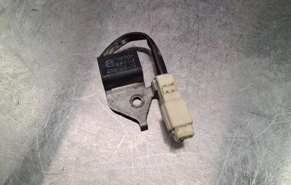 Mazda 626 Antenna control unit 90080 88002 25020D
