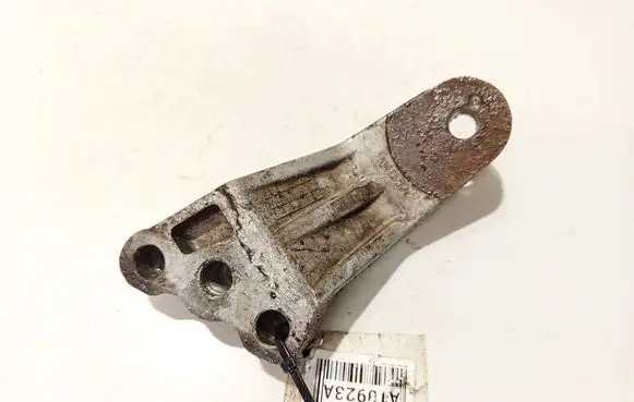 Hyundai i30 Engine mounting bracket