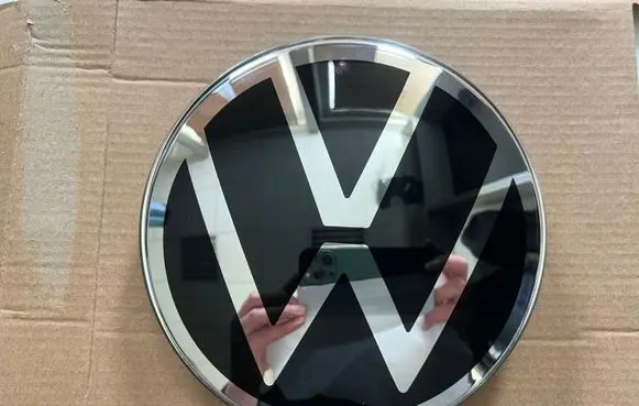 Volkswagen Tiguan Manufacturer badge logo/emblem 5NA853601M