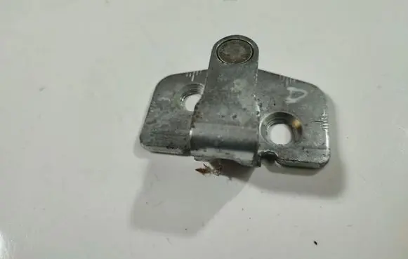 Opel Signum Front door lock loop/hook striker 