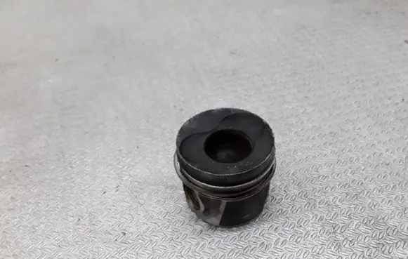 Volkswagen PASSAT B5.5 Piston 