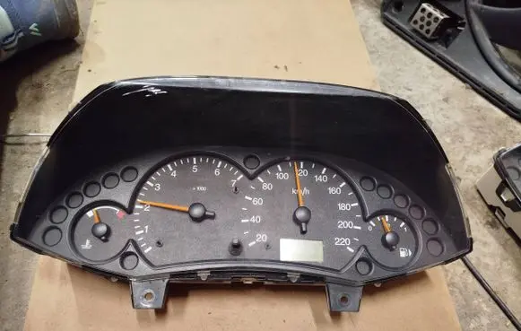 Ford Focus Speedometer (instrument cluster) 98AP10841BC 44ZU115