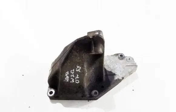 Mercedes-Benz S W221 Engine mount bracket