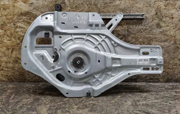 Hyundai Tucson LM Front window lifting mechanism without motor 824802E090