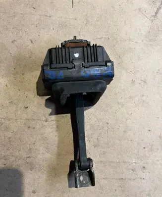 BMW 5 E60 E61 Front door check strap stopper 7033609