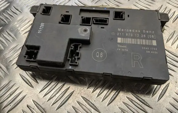 Mercedes-Benz E W211 Door control unit/module 2118701226